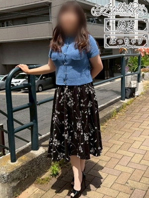 新人 芽衣(めい)