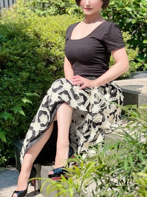 綾瀬まりなプロフィール写真