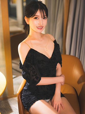 花椿しおりプロフィール写真