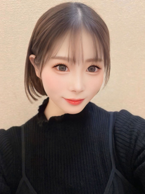 白咲しいなプロフィール写真